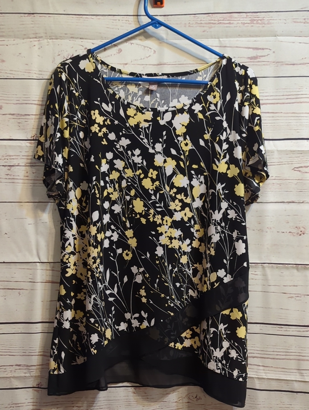 Roz & Ali Black Floral Short Sleeve Blouse with Yellow & White Print